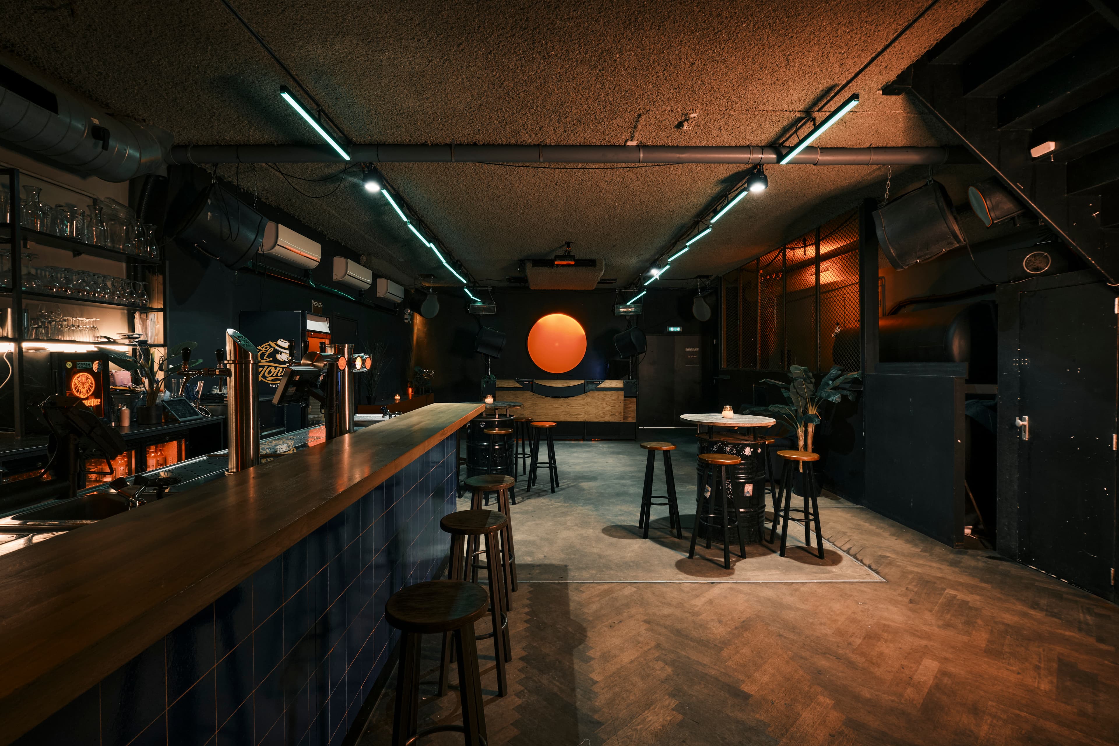Radio Radio club space